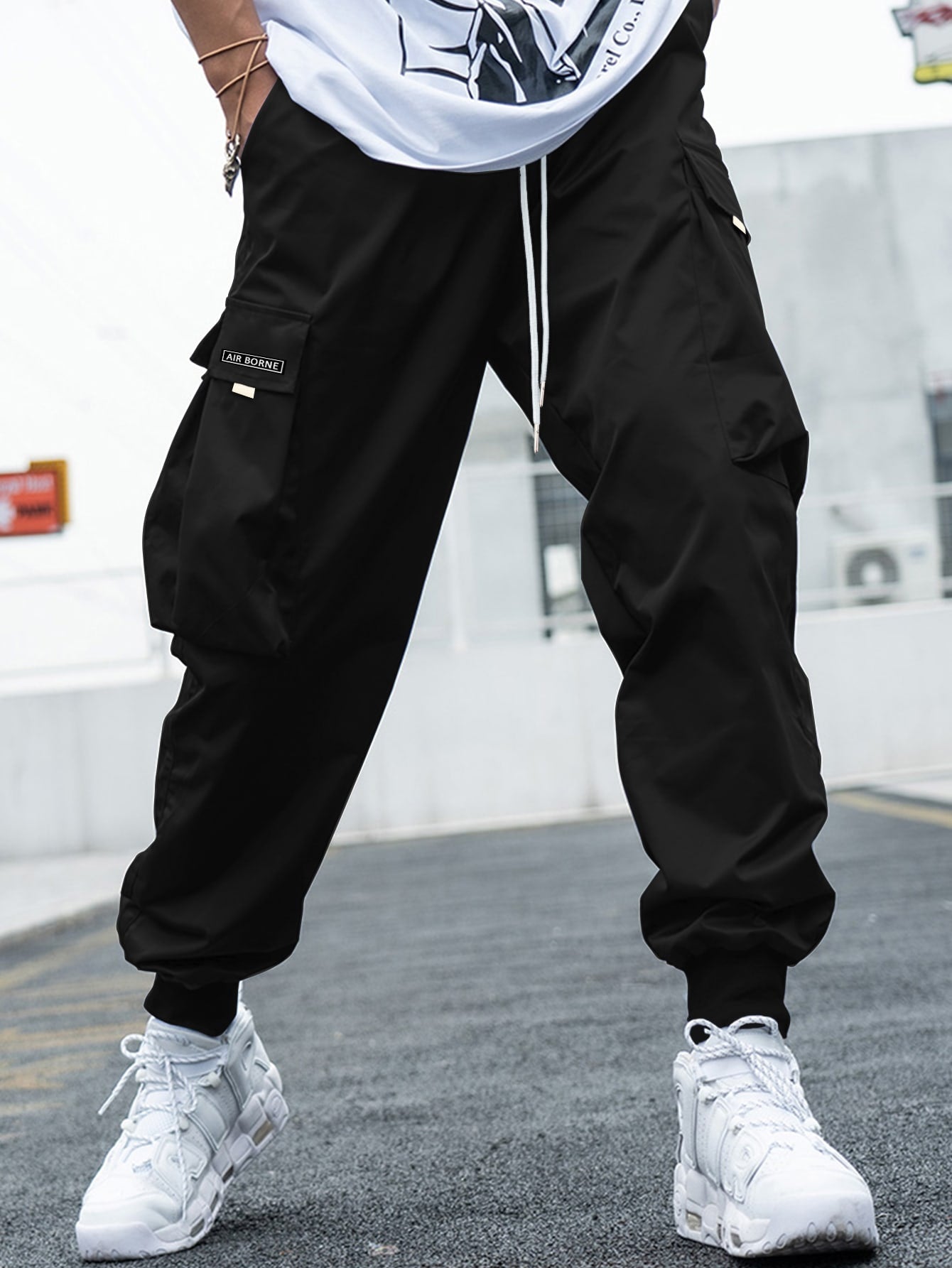 Men Letter Graphic Flap Pocket Drawstring Waist Cargo Pants