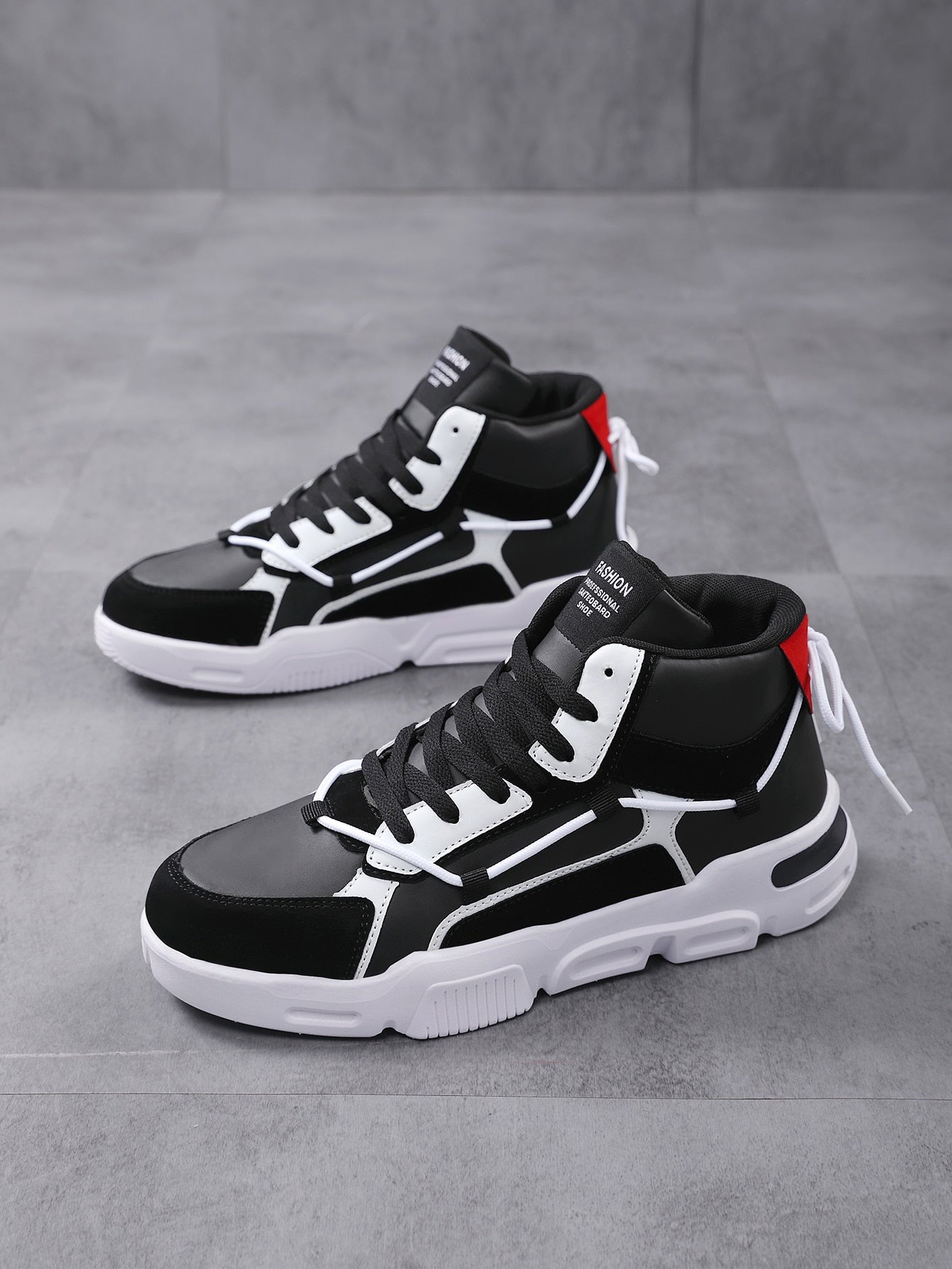 Men Colorblock Lace Up Front Skate Shoes