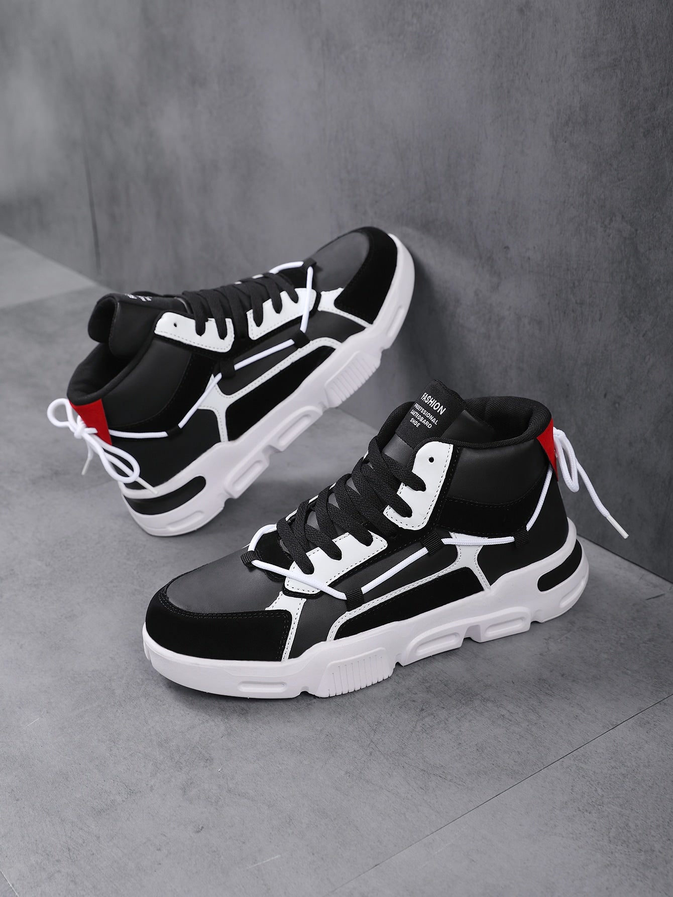 Men Colorblock Lace Up Front Skate Shoes