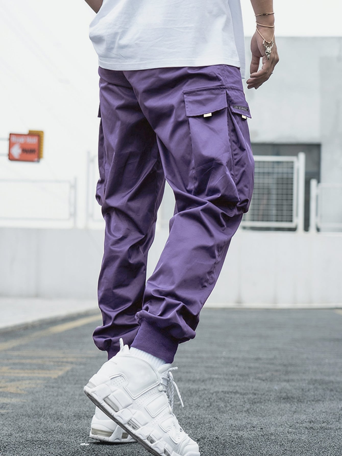 Men Letter Graphic Flap Pocket Drawstring Waist Cargo Pants