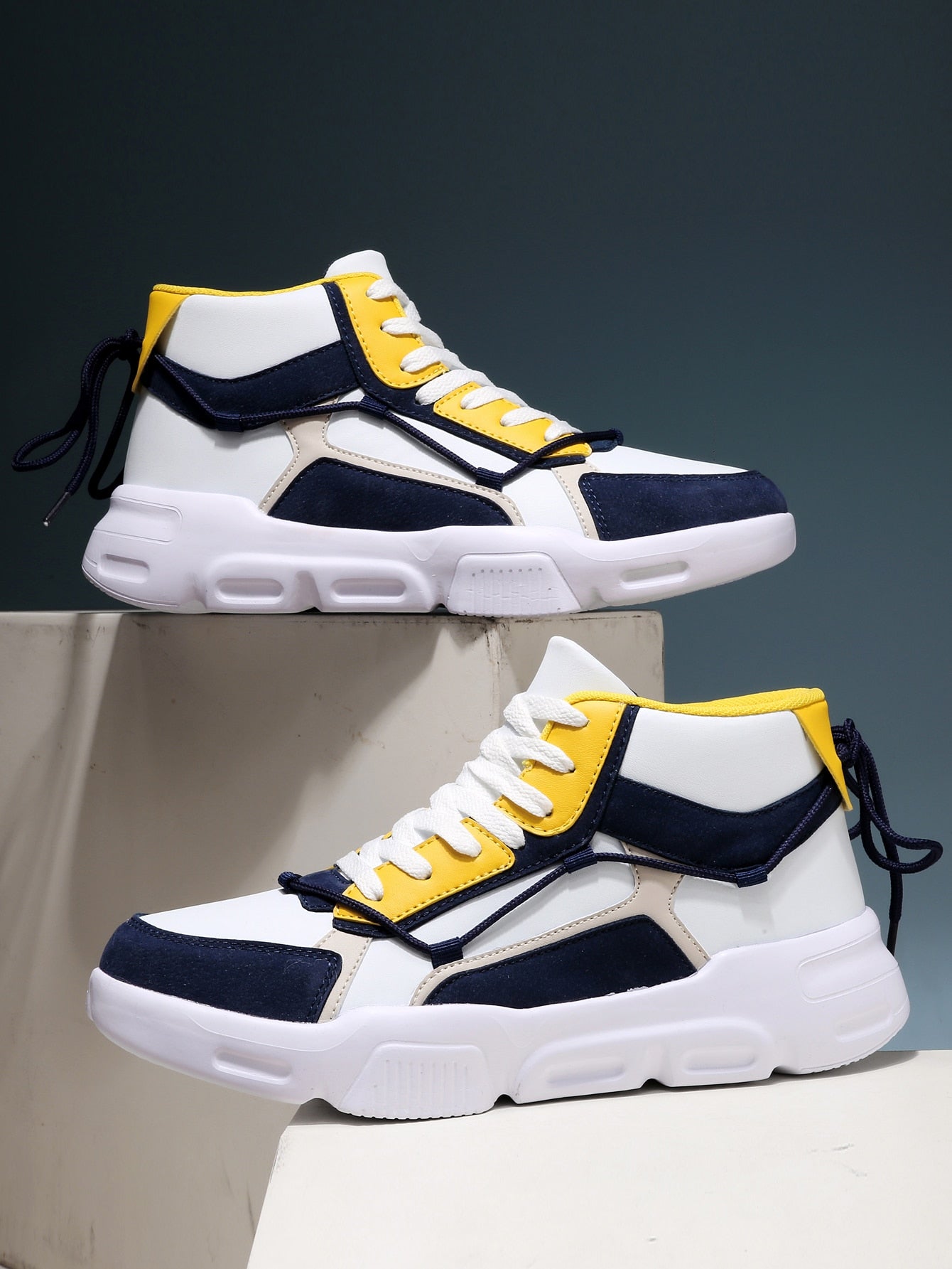 Men Colorblock Lace Up Front Skate Shoes