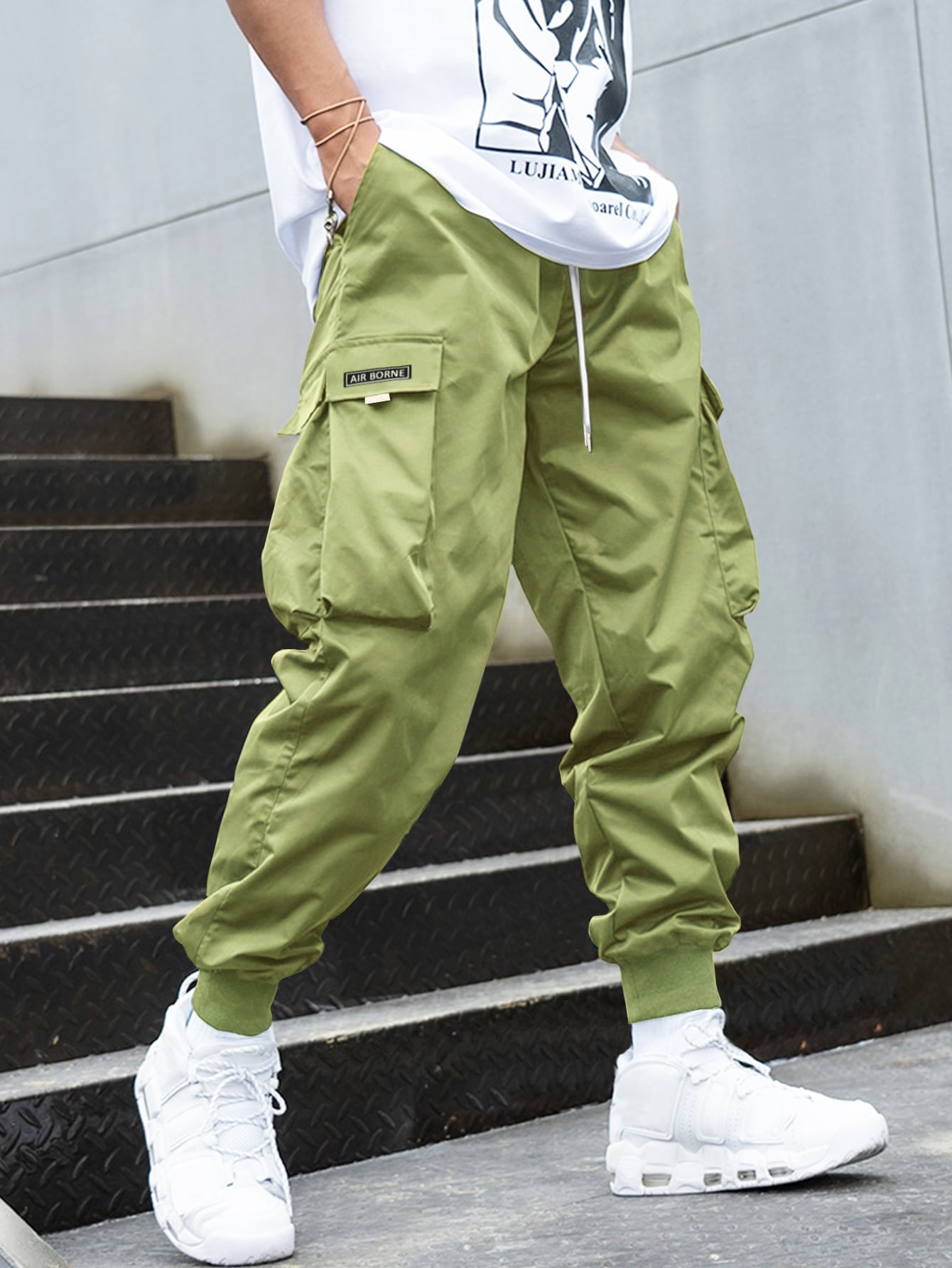 Men Letter Graphic Flap Pocket Drawstring Waist Cargo Pants