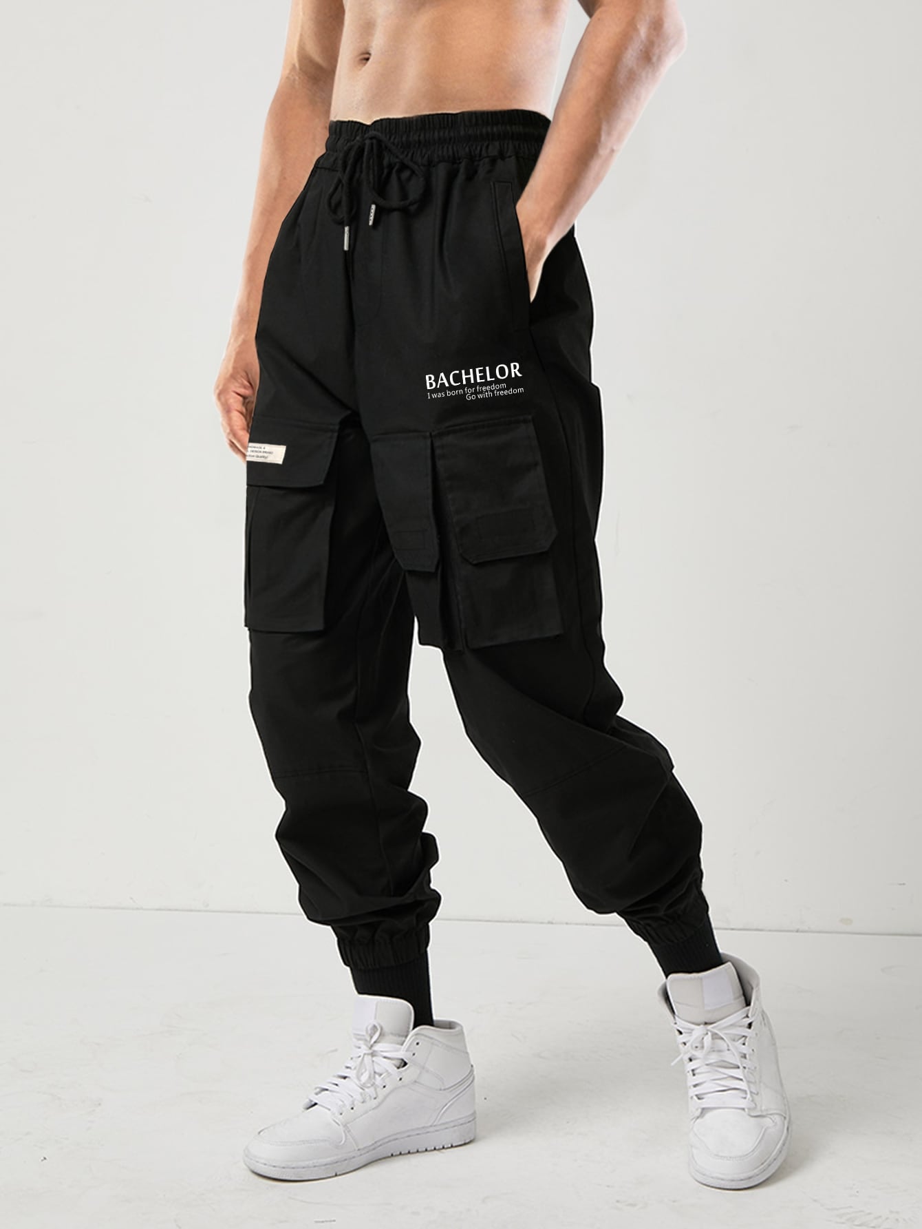 Men Letter Graphic Flap Pocket Drawstring Waist Cargo Pants