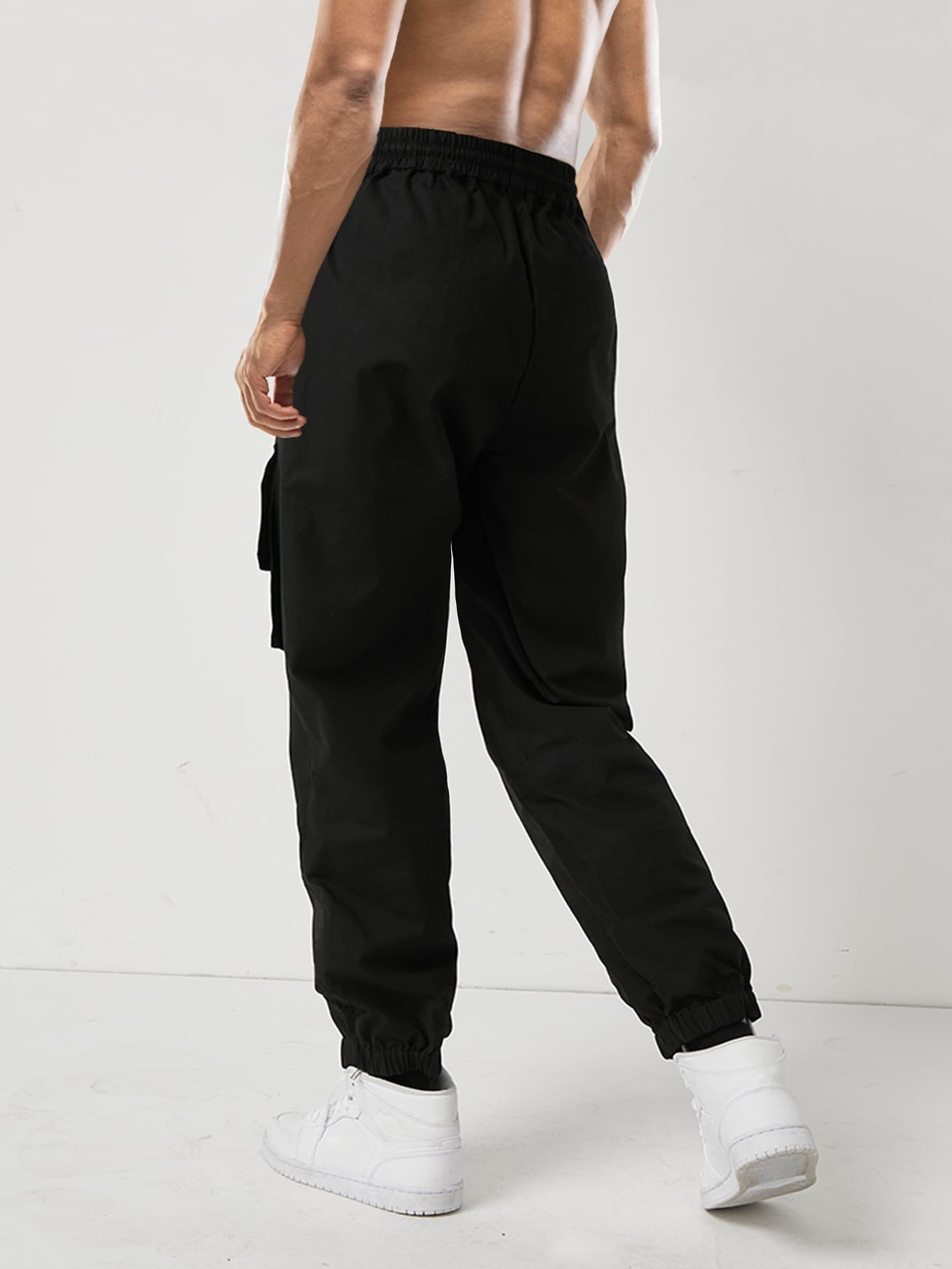 Men Letter Graphic Flap Pocket Drawstring Waist Cargo Pants