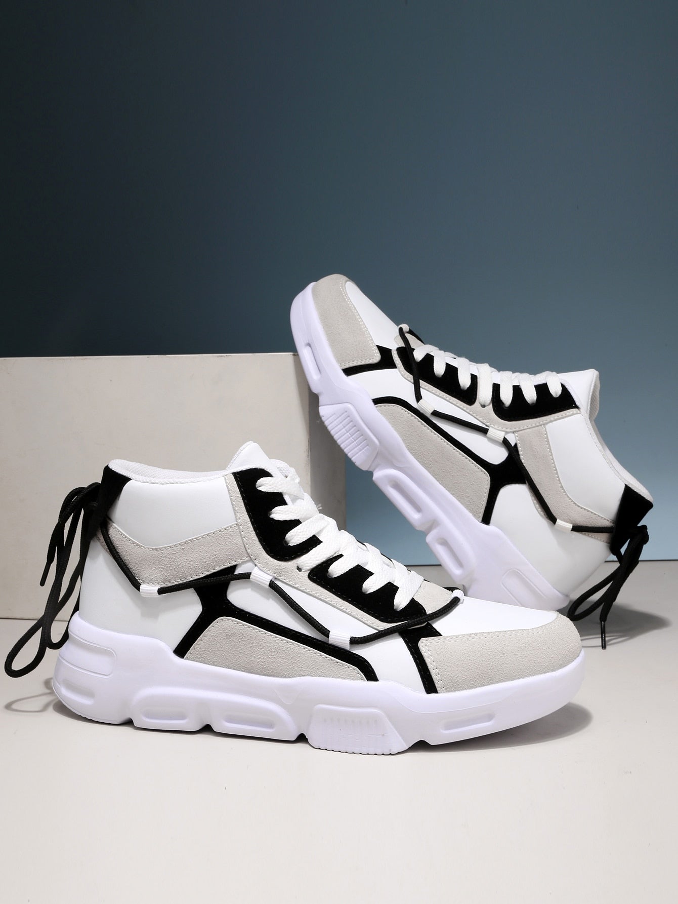 Men Colorblock Lace Up Front Skate Shoes