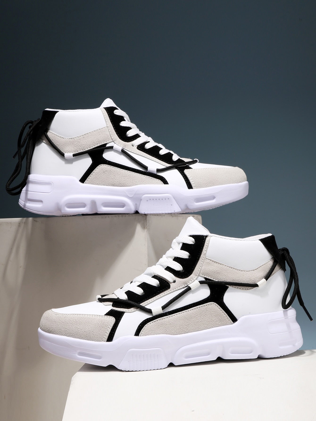 Men Colorblock Lace Up Front Skate Shoes