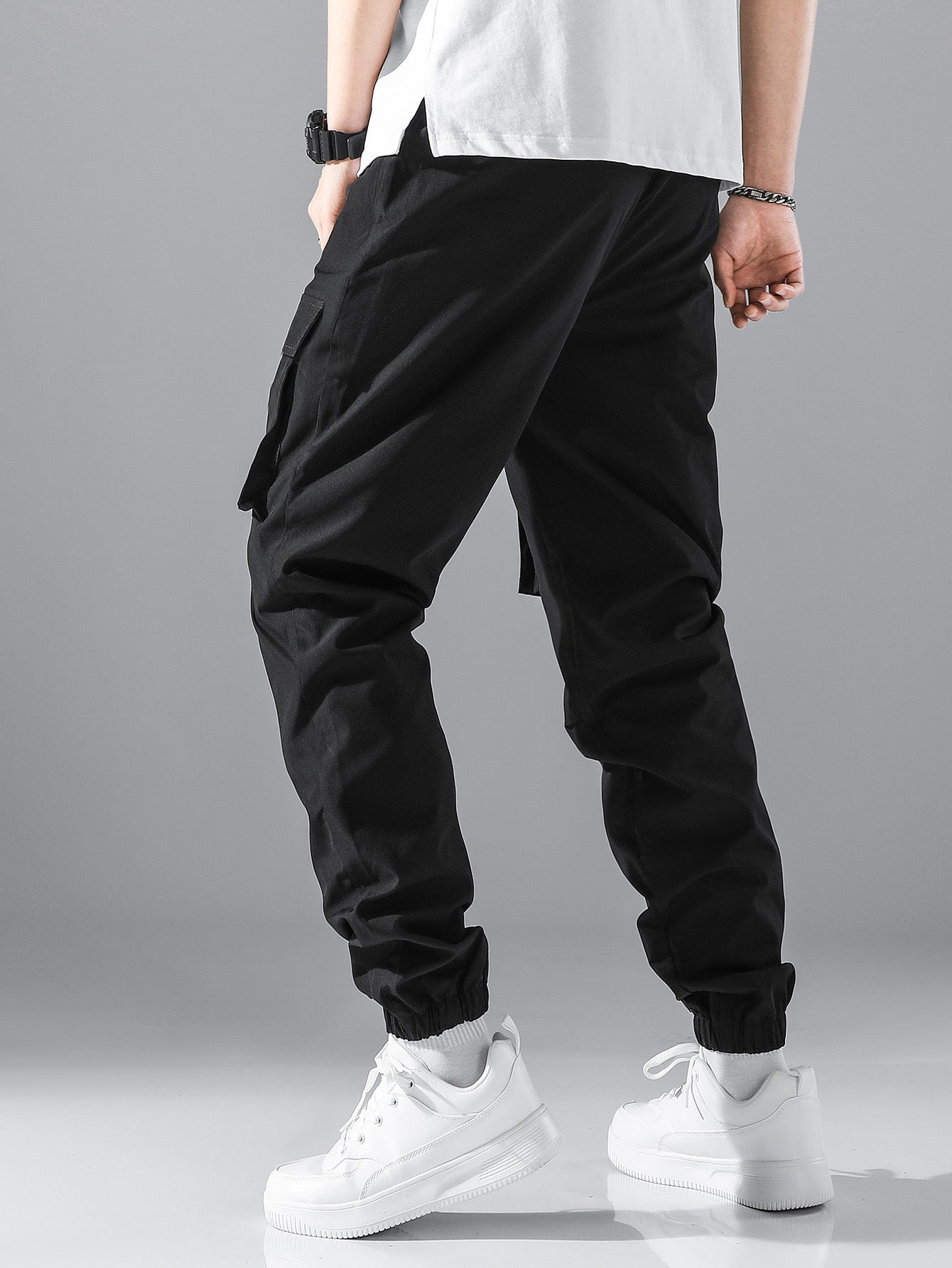 Men Letter Patched Detail Flap Pocket Drawstring Waist Cargo Pants